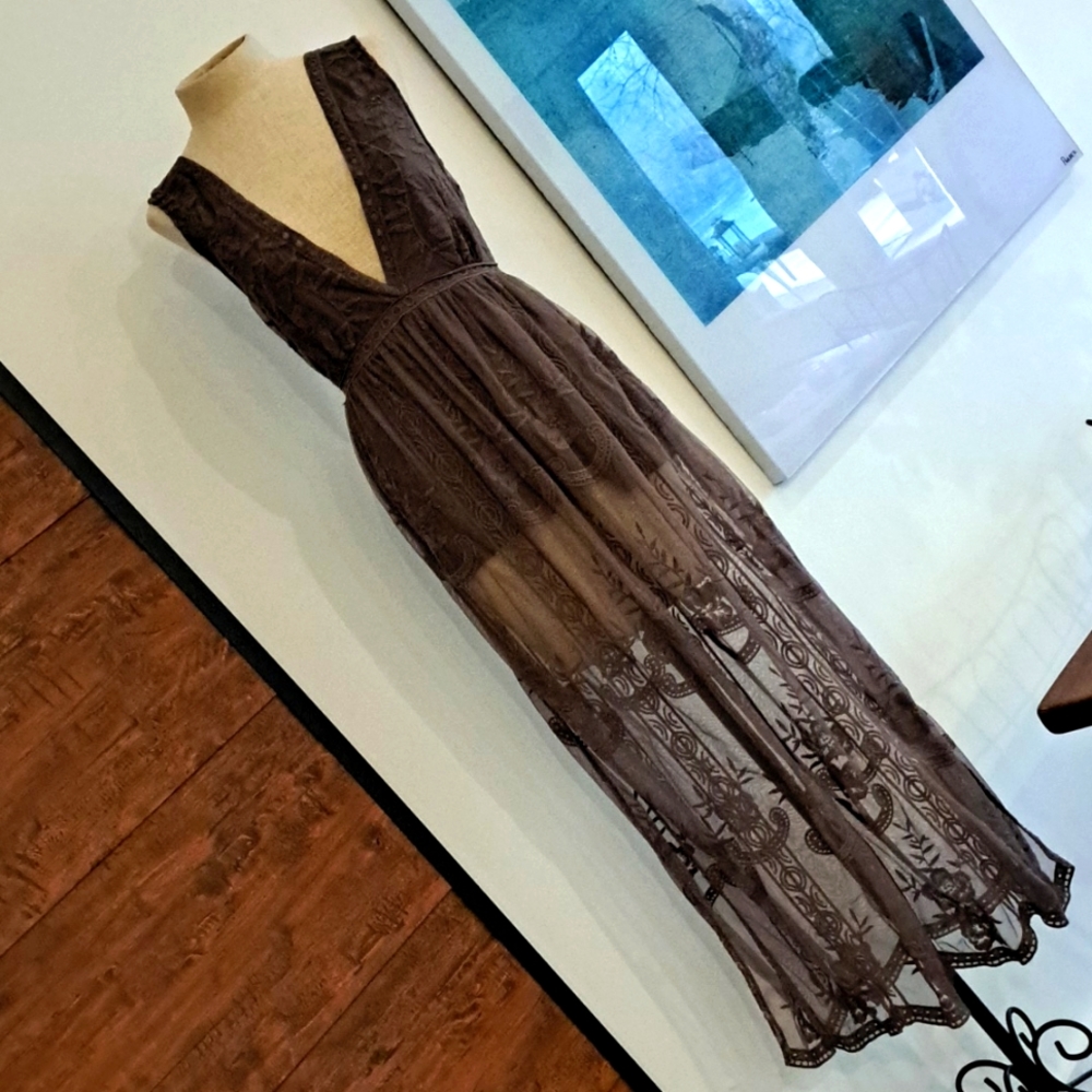 NWT Gorgeous Wishlist lace/crochet maxi dress. Dusty plum color. Sz s.